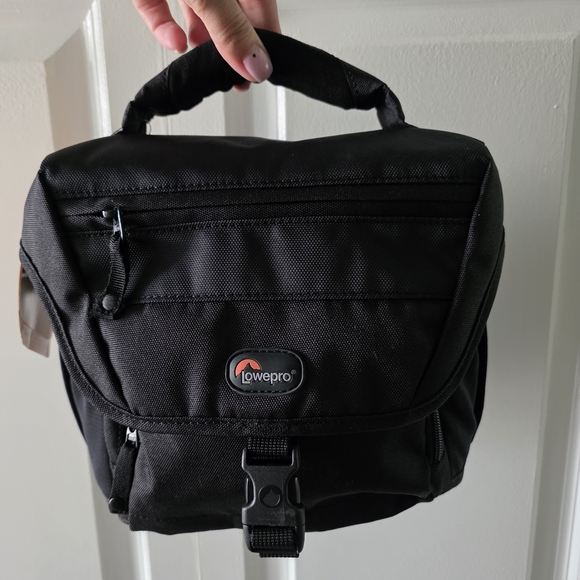 Lowepro Black Camera Messenger Bag - Picture 1 of 3